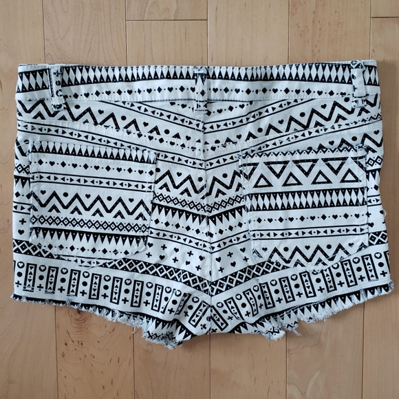 H&M SHORTS - Picture 3 of 6